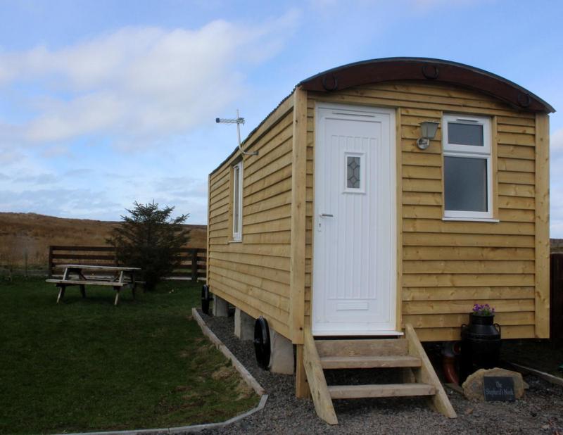 Hillside Camping Pods And Shepherd'S Hut ويك المظهر الخارجي الصورة