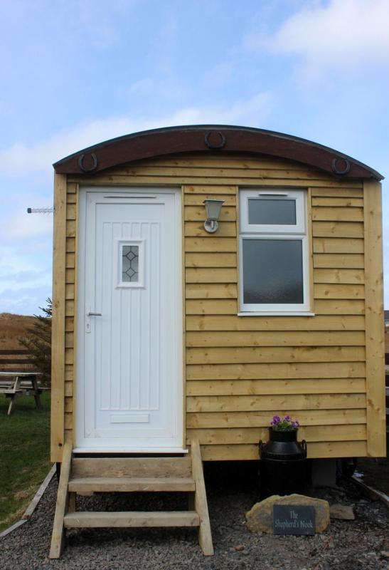 Hillside Camping Pods And Shepherd'S Hut ويك المظهر الخارجي الصورة