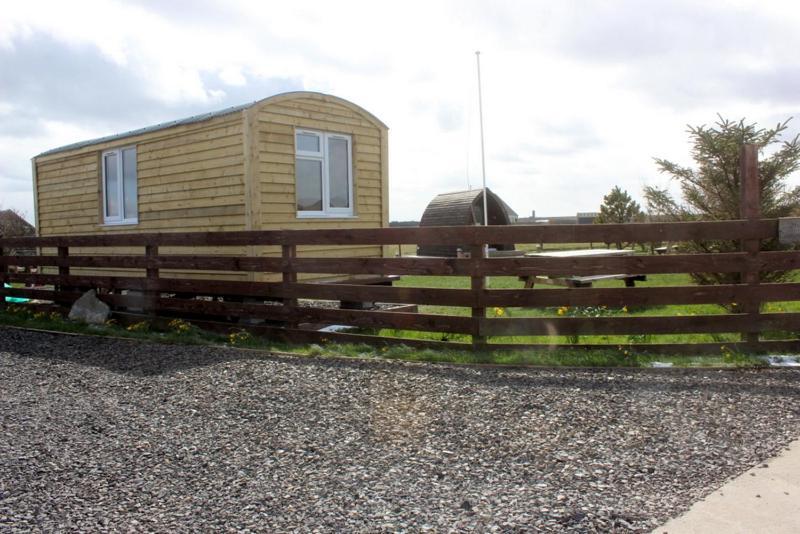 Hillside Camping Pods And Shepherd'S Hut ويك المظهر الخارجي الصورة
