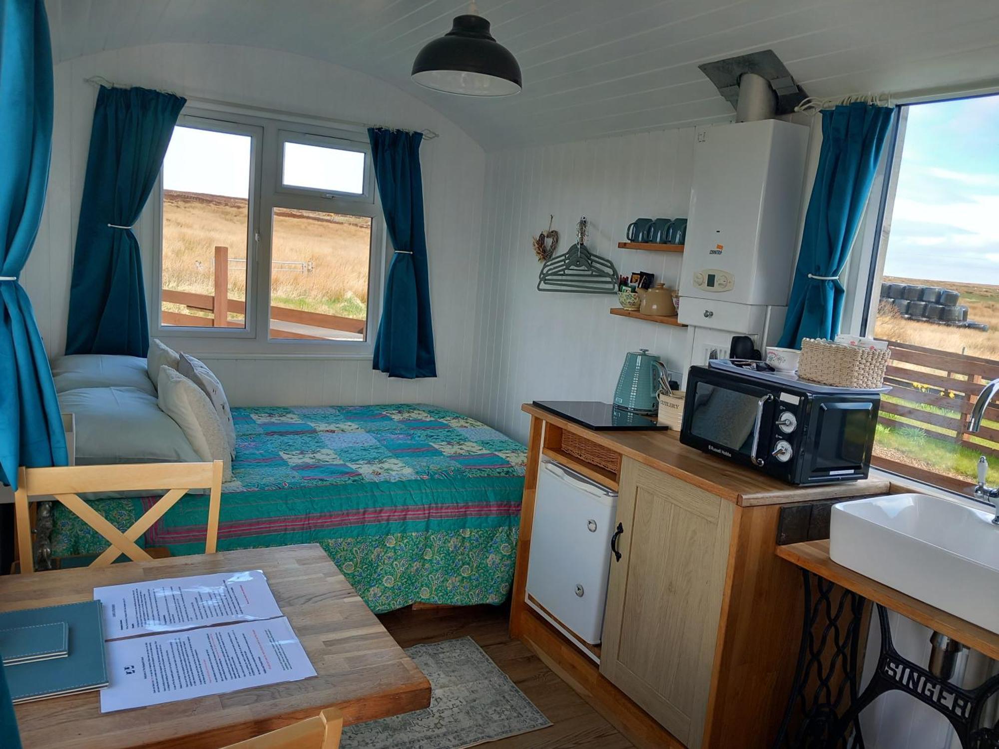 Hillside Camping Pods And Shepherd'S Hut ويك المظهر الخارجي الصورة